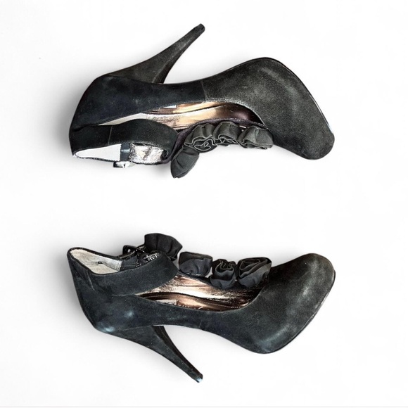 Steve Madden Black Suede Heels - Picture 1 of 8